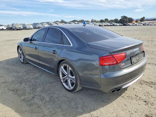 2013 AUDI S8
