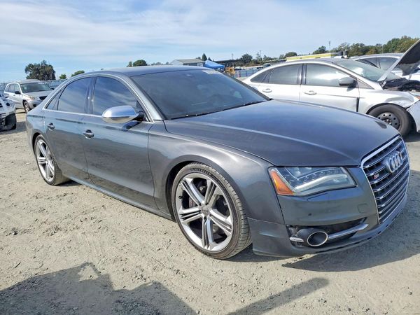 2013 AUDI S8