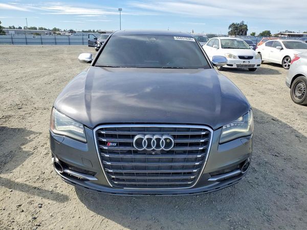2013 AUDI S8