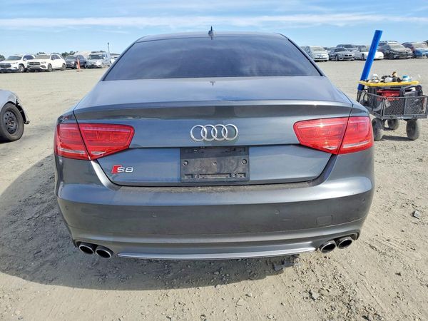 2013 AUDI S8