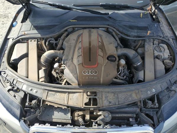 2013 AUDI S8