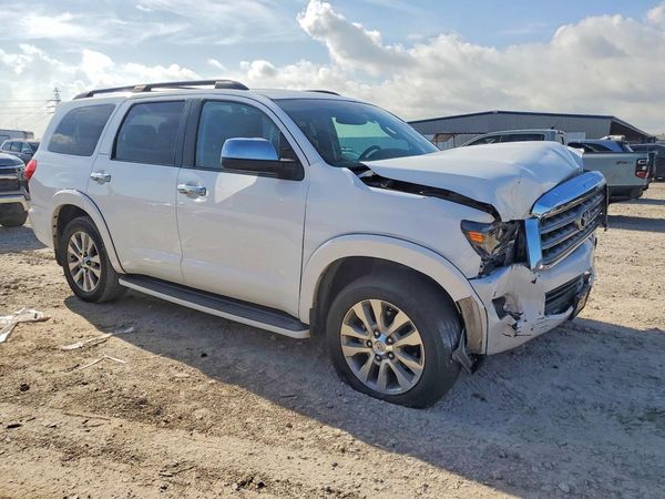 2015 TOYOTA SEQUOIA — Passenger 3/4