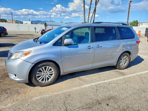 2016 TOYOTA SIENNA