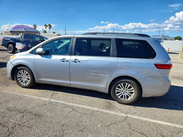 2016 TOYOTA SIENNA