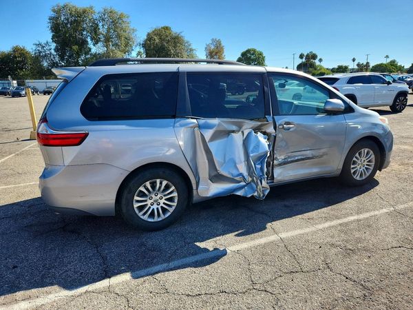 2016 TOYOTA SIENNA