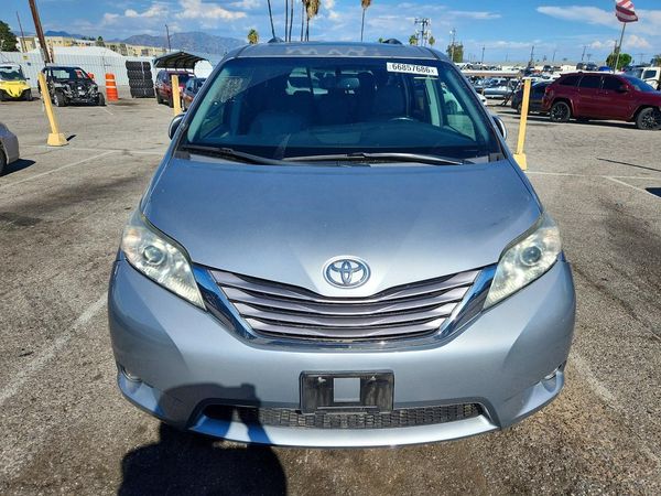 2016 TOYOTA SIENNA