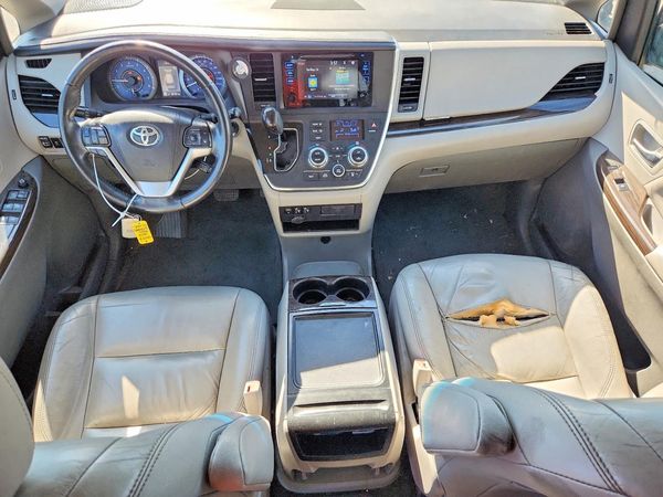 2016 TOYOTA SIENNA