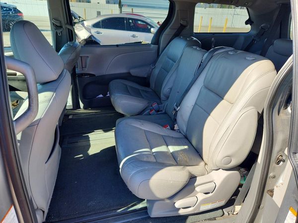 2016 TOYOTA SIENNA