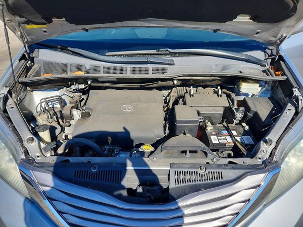 2016 TOYOTA SIENNA