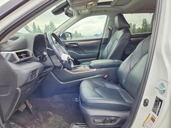 2023 TOYOTA HIGHLANDER Limited — DENT