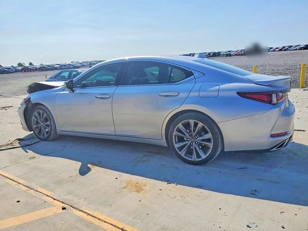 2019 LEXUS ES