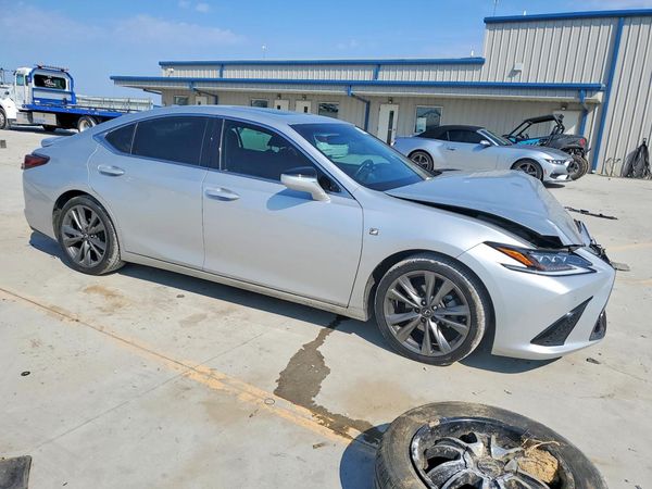 2019 LEXUS ES