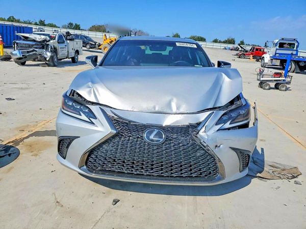 2019 LEXUS ES