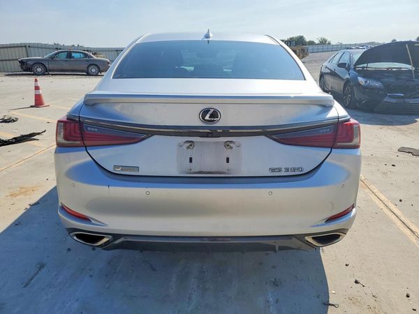 2019 LEXUS ES