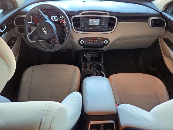 2017 KIA SORENTO L, LX