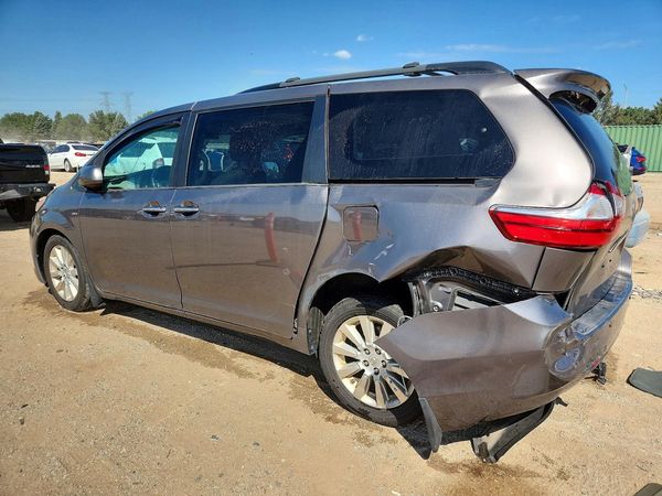 2016 TOYOTA SIENNA