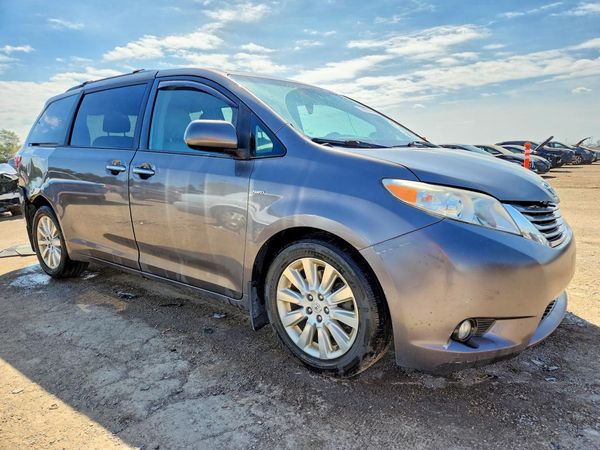 2016 TOYOTA SIENNA
