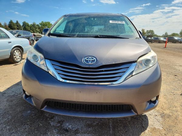 2016 TOYOTA SIENNA