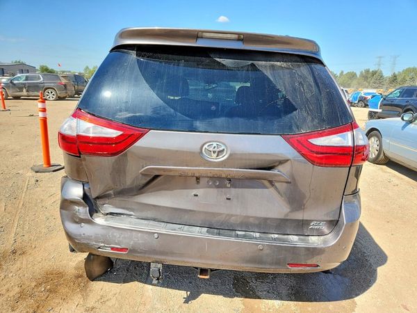 2016 TOYOTA SIENNA