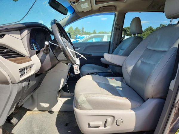 2016 TOYOTA SIENNA