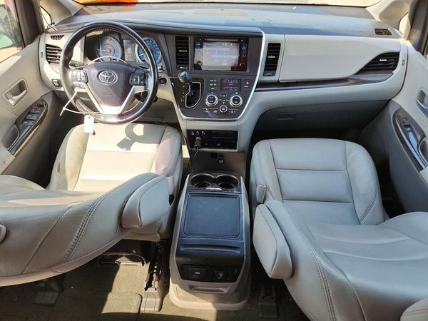 2016 TOYOTA SIENNA