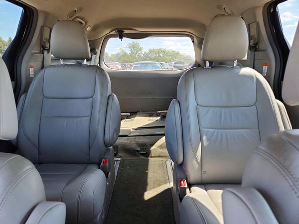 2016 TOYOTA SIENNA