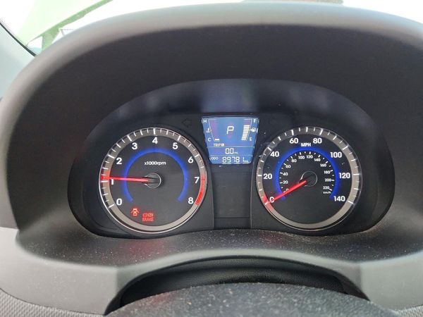 2012 HYUNDAI ACCENT GLS (Middle grade)