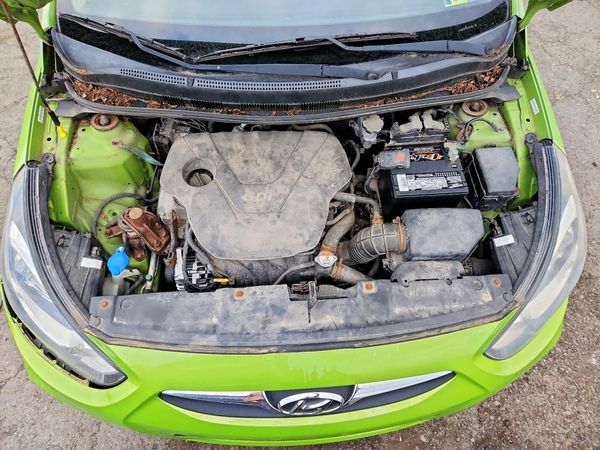 2012 HYUNDAI ACCENT GLS (Middle grade)