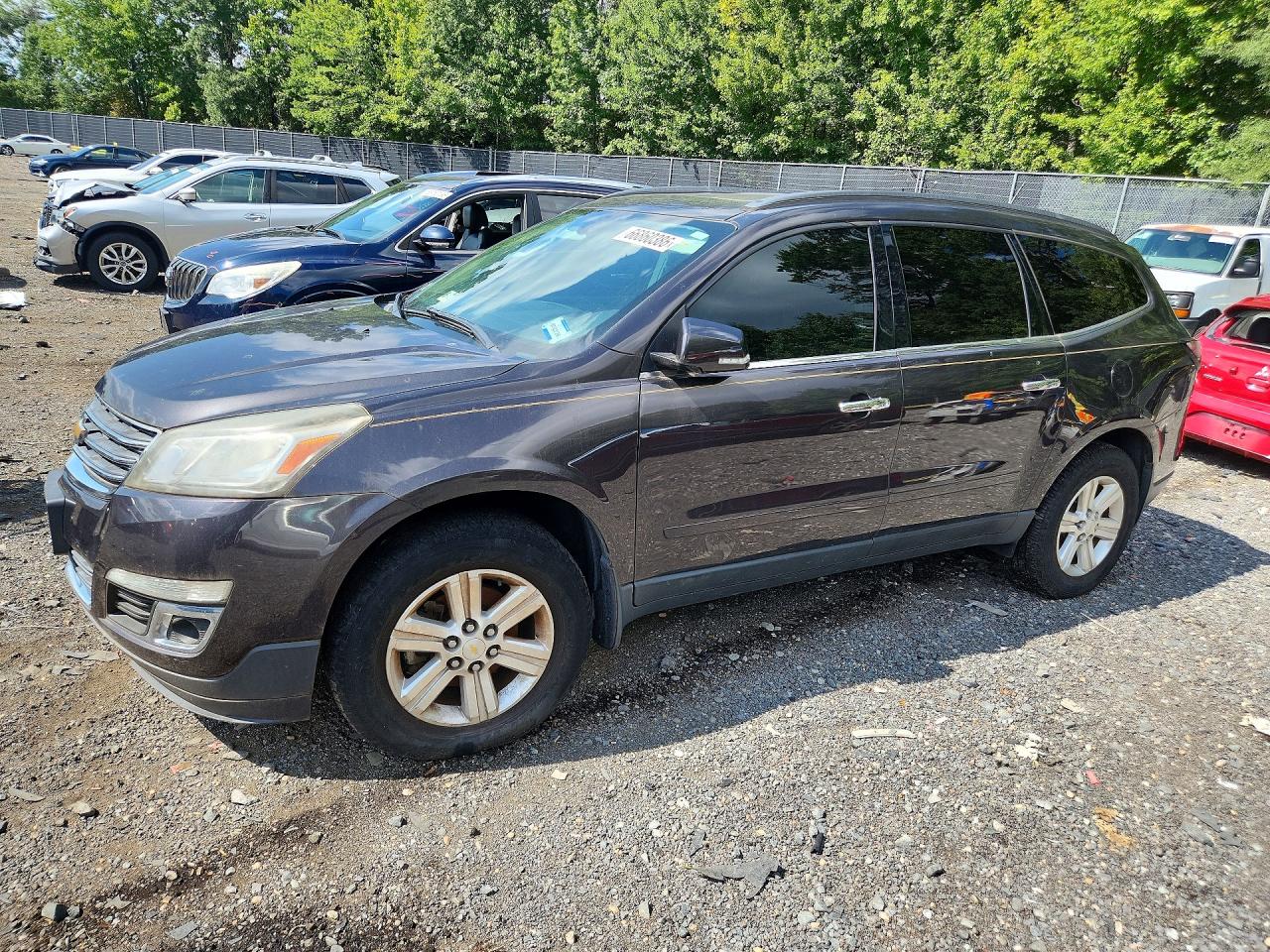 2014 CHEVROLET TRAVERSE 2LT — Front 3/4