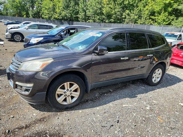 2014 CHEVROLET TRAVERSE 2LT — Front 3/4
