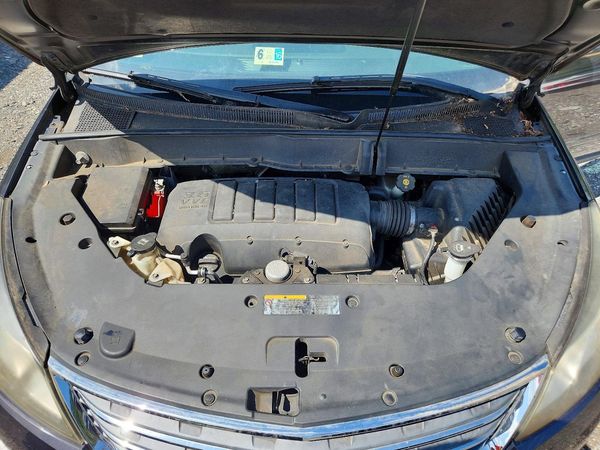 2014 CHEVROLET TRAVERSE 2LT — Engine bay