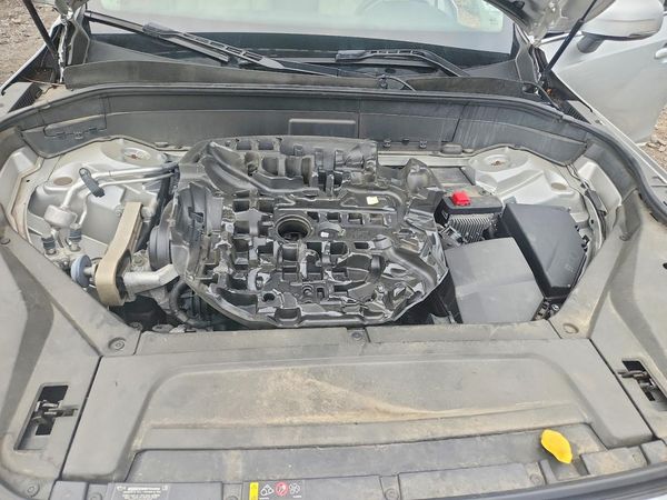 2022 VOLVO XC90 Momentum (excl S60) — Engine bay