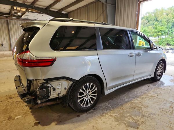 2019 TOYOTA SIENNA