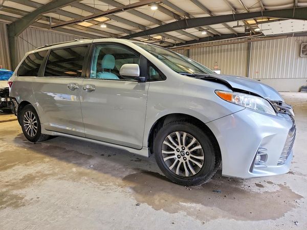 2019 TOYOTA SIENNA