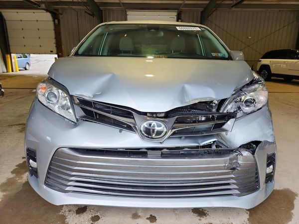 2019 TOYOTA SIENNA