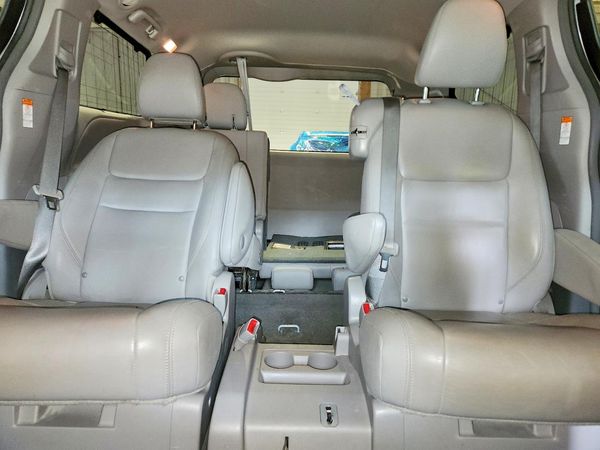 2019 TOYOTA SIENNA