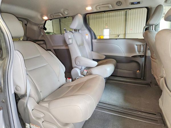 2019 TOYOTA SIENNA