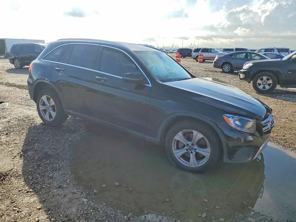2018 MERCEDES-BENZ GLC-CLASS GLC300 — Passenger 3/4