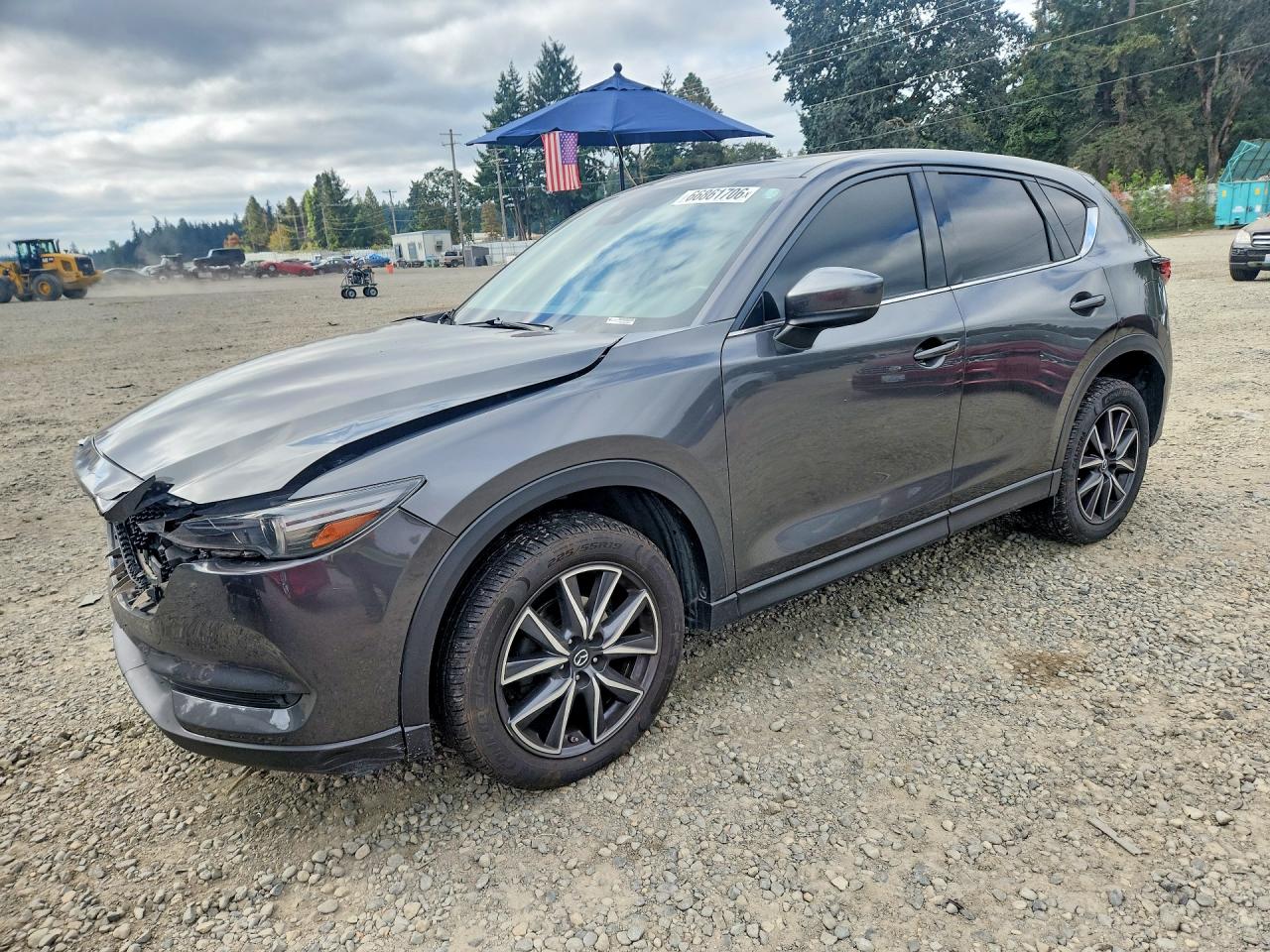 2017 MAZDA CX-5 Grand Touring — Front 3/4