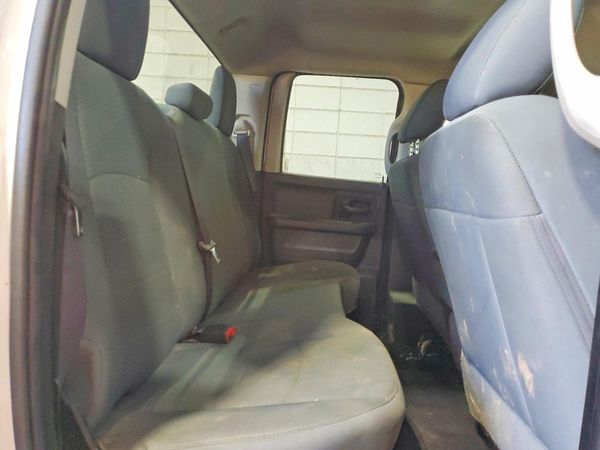 2016 RAM 1500 ST QUAD CAB 4X4