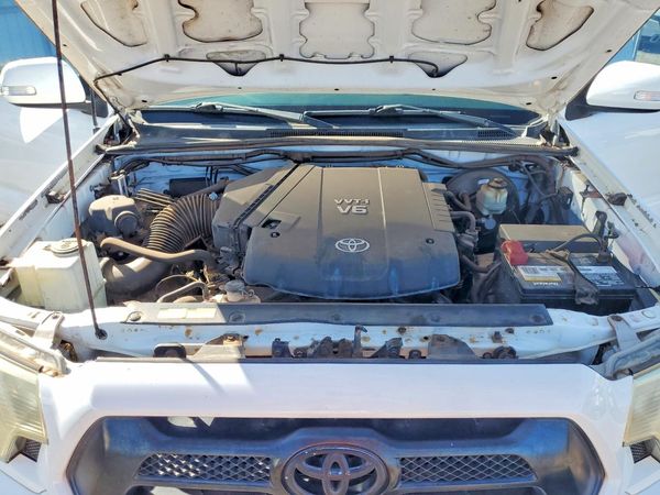 2014 TOYOTA TACOMA Delux Grade — Engine bay