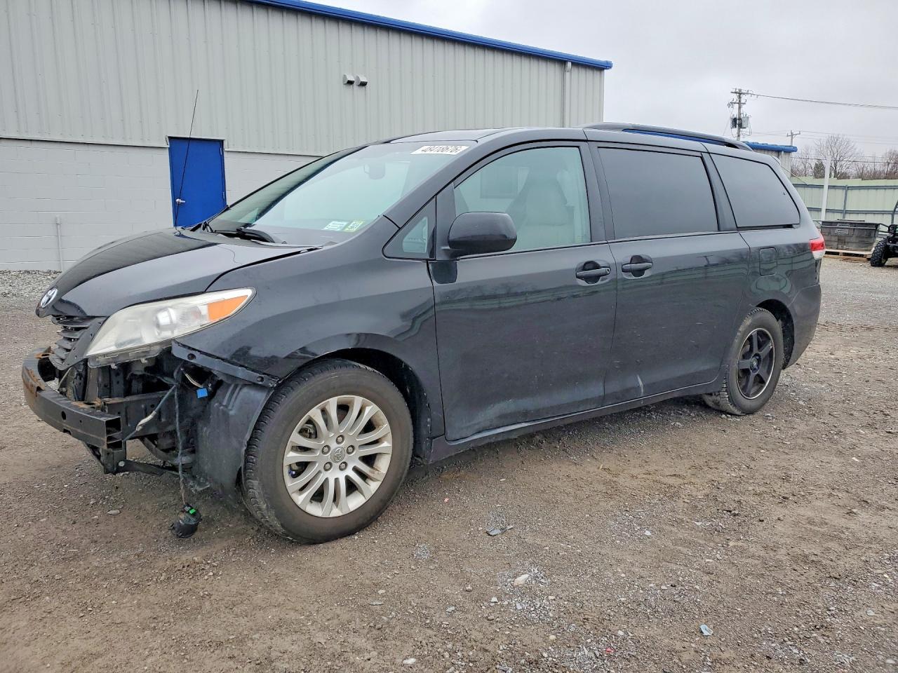2013 TOYOTA SIENNA