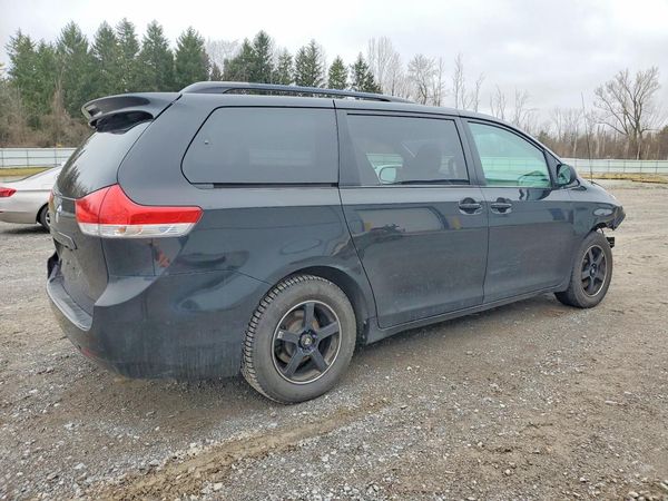2013 TOYOTA SIENNA