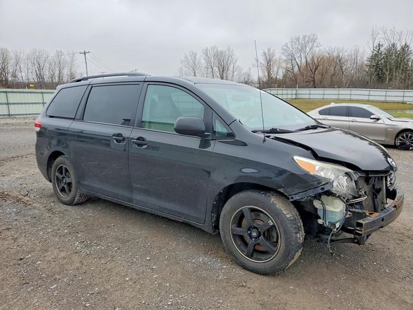 2013 TOYOTA SIENNA