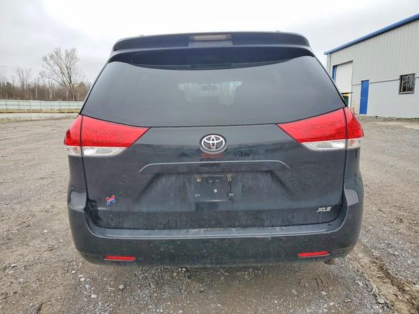 2013 TOYOTA SIENNA