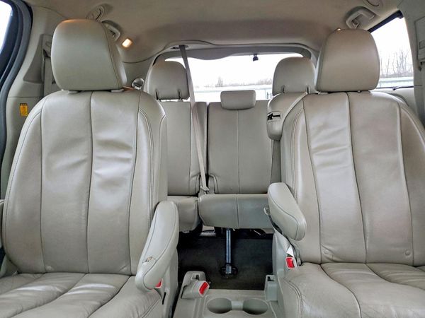 2013 TOYOTA SIENNA