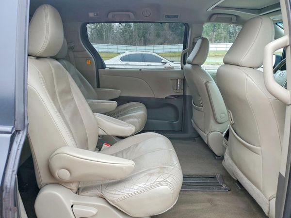 2013 TOYOTA SIENNA