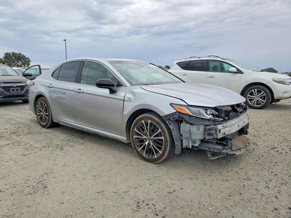 2018 TOYOTA CAMRY LE/SE/XLE/XSE — Passenger 3/4