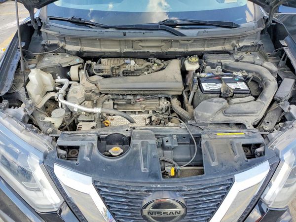 2018 NISSAN ROGUE — Engine bay