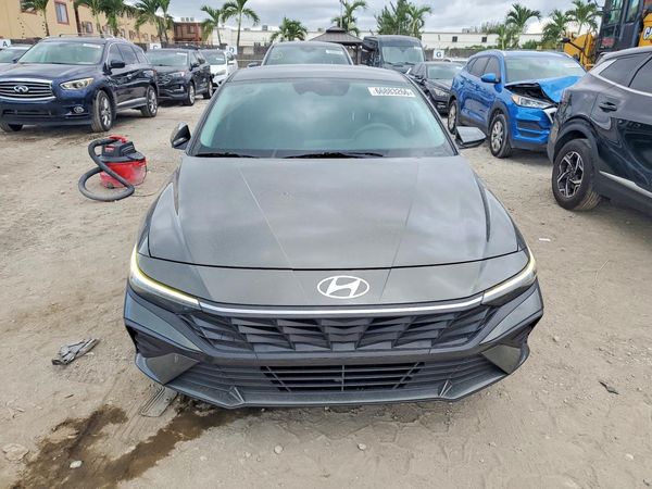 2024 HYUNDAI ELANTRA